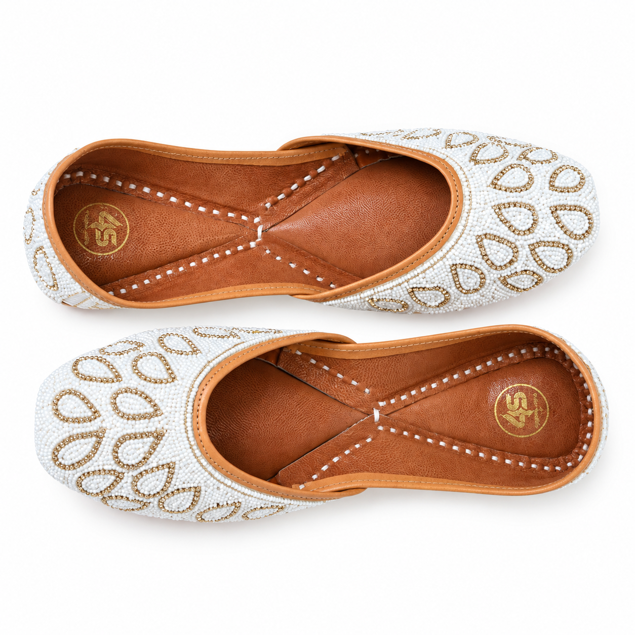 White Handcrafted Punjabi Jutti