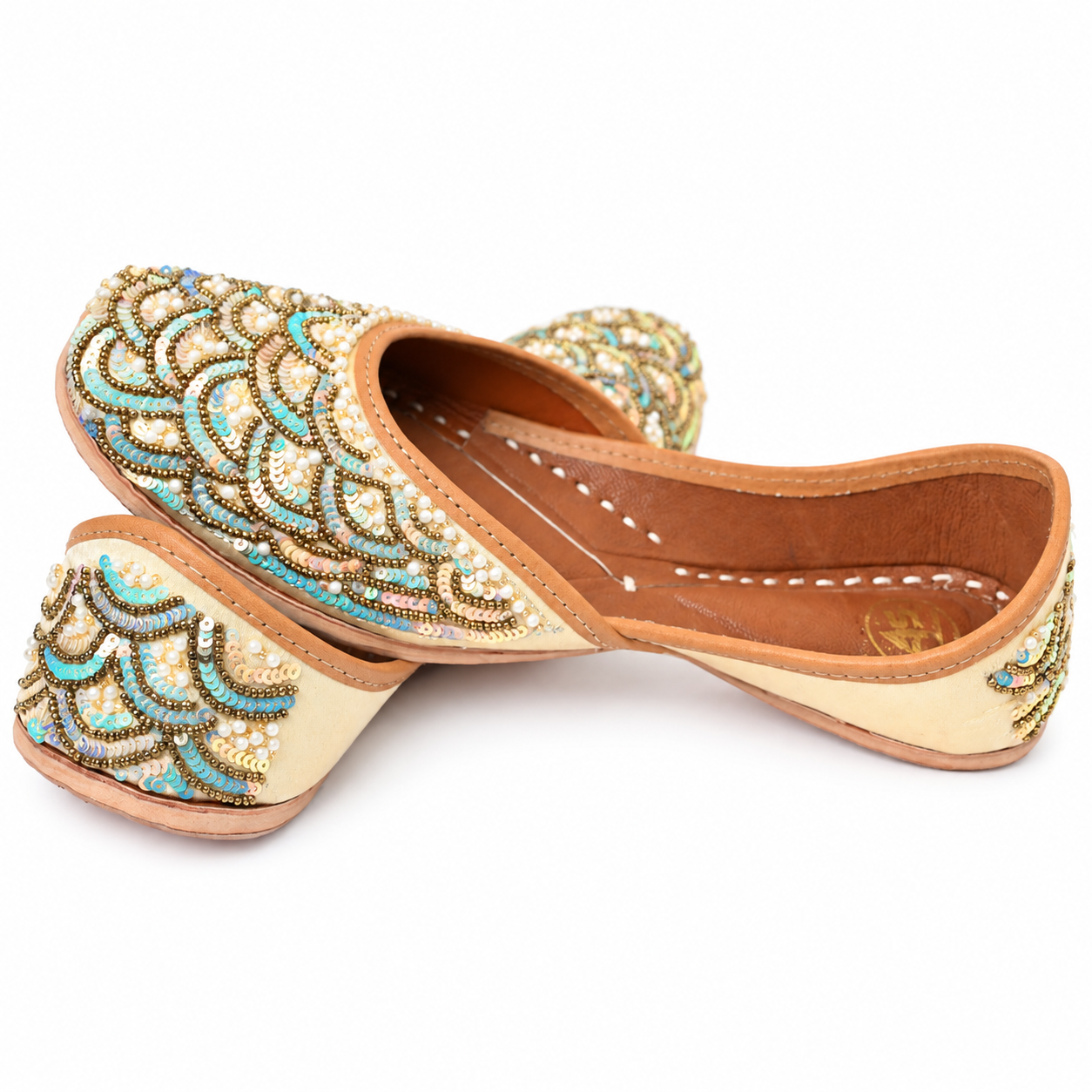 Noor Pearl Embellished Punjabi Jutti