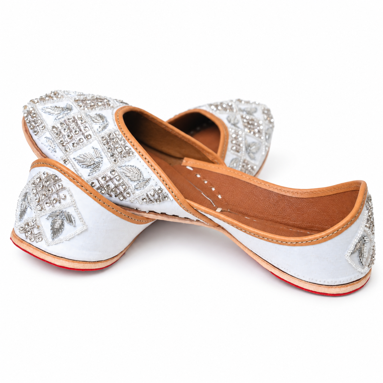 Chandni Silver Embellished Punjabi Jutti